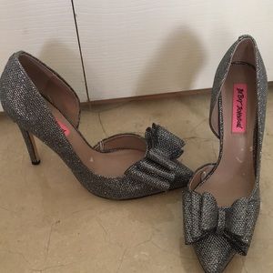 Betsy Johnson Bow heels